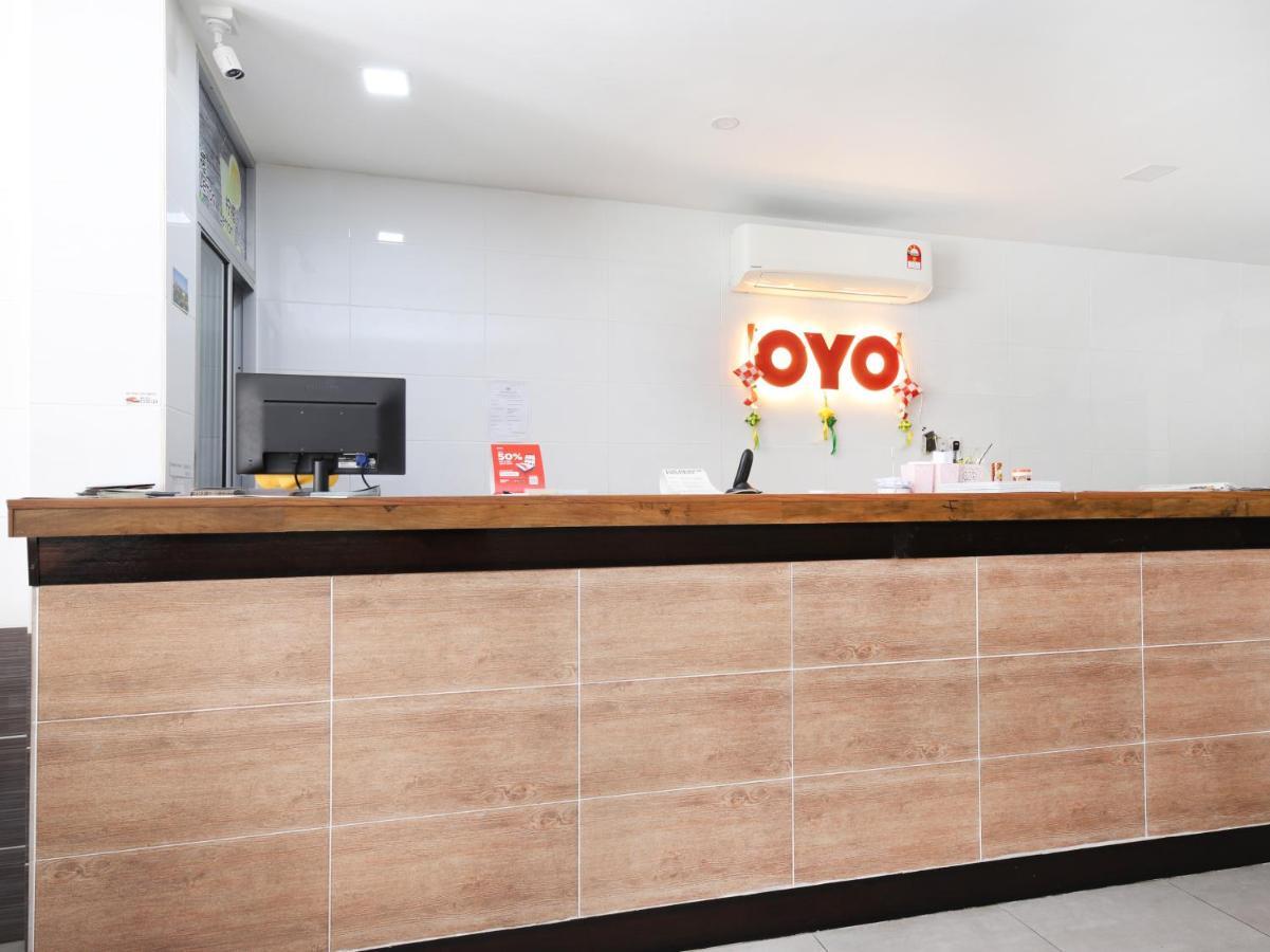Oyo 836 Mandurah Room & Cafe Kuching Exterior photo